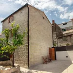 Daire Maki Stone House - Parking On Request ! Split