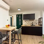 Maki Stone House - Parking On Request ! *