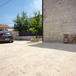 Maki Stone House - Parking On Request !