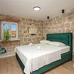 Maki Stone House - Parking On Request ! Split