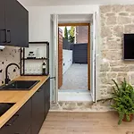 Maki Stone House - Parking On Request ! * Split