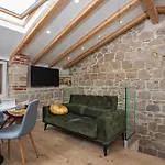 Lägenhet Maki Stone House - Parking On Request !