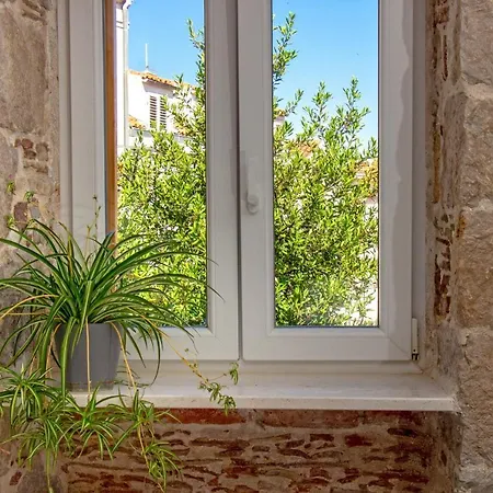 Daire Maki Stone House - Parking On Request ! *