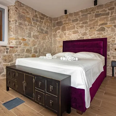 Daire Maki Stone House - Parking On Request ! Split