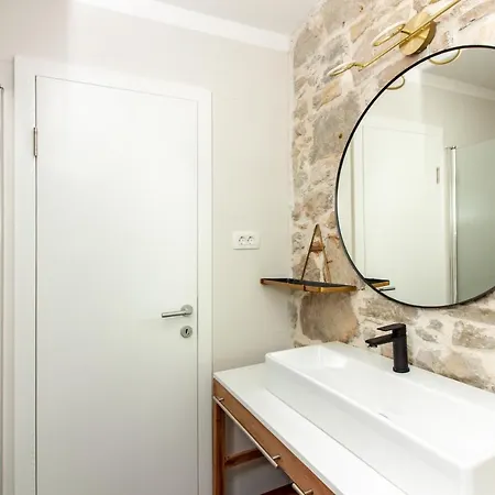 Daire Maki Stone House - Parking On Request ! *