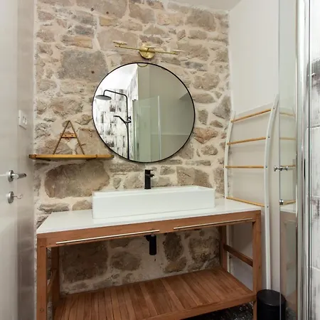 Maki Stone House - Parking On Request ! Daire Split
