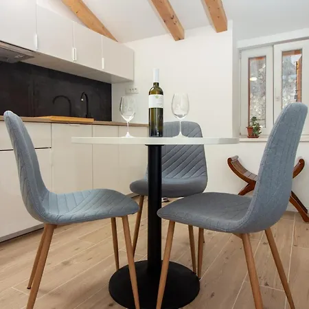 Daire Maki Stone House - Parking On Request ! Split