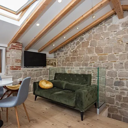Apartmán Maki Stone House - Parking On Request !