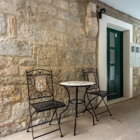 Maki Stone House - Parking On Request ! *