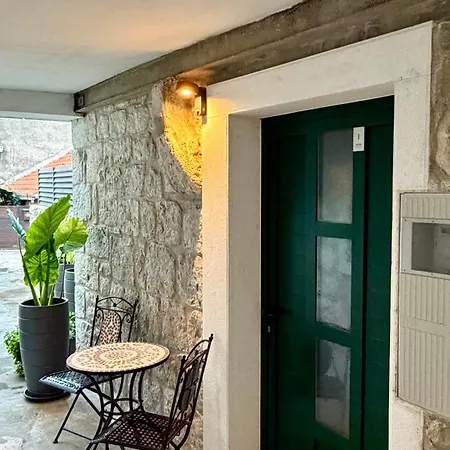 Daire Maki Stone House - Parking On Request ! *