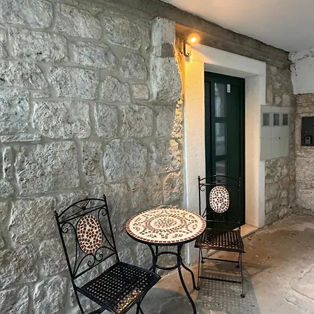 Maki Stone House - Parking On Request ! *