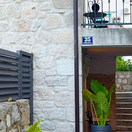 Daire Maki Stone House - Parking On Request ! Split