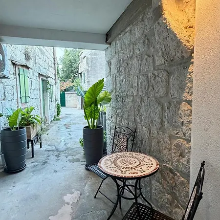 Maki Stone House - Parking On Request ! *