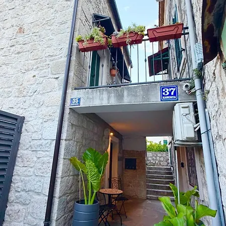 Daire Maki Stone House - Parking On Request ! *
