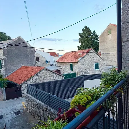 Maki Stone House - Parking On Request ! * Split