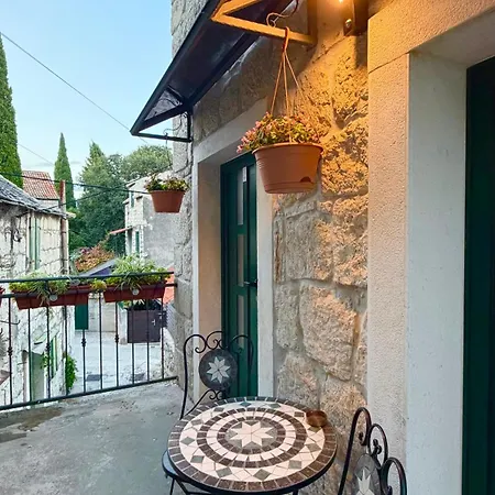 Daire Maki Stone House - Parking On Request ! Split