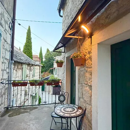 Maki Stone House - Parking On Request ! *