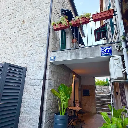 Daire Maki Stone House - Parking On Request ! Split