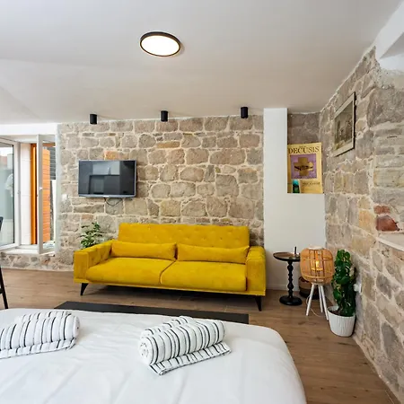 Maki Stone House - Parking On Request ! * Split